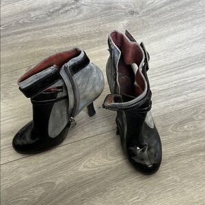 Modern Vintage Black Patent Leather and Gray Women's Ankle Boots sz 37